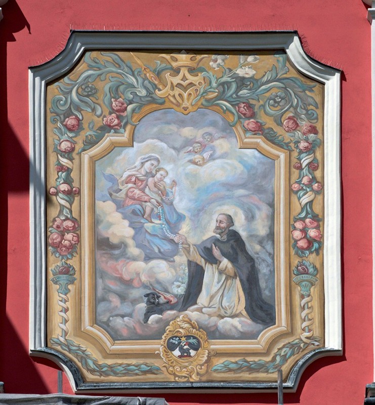 Polichromia przedstawiająca Matkę Bożą Różańcową i świętego Dominika.