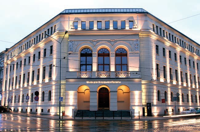 Budynek Uniwersytetu Artystycznego w Poznaniu.