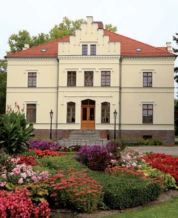 Elewacja pałacu w Szreniawie.