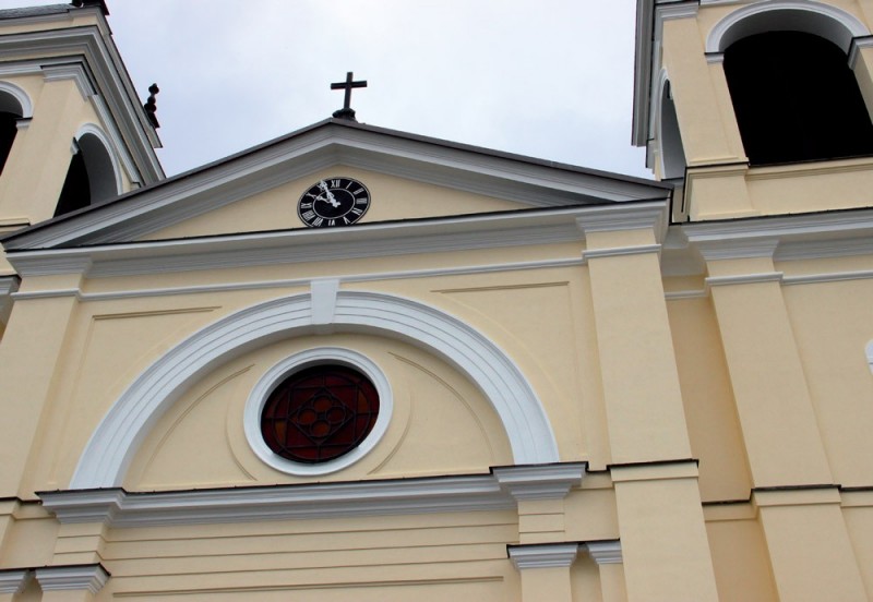 Górna część fasady
kościoła Świętych
Apostołów Piotra i Pawła
w Czyżewie po renowacji
wykonanej przy użyciu
produków Kabe.