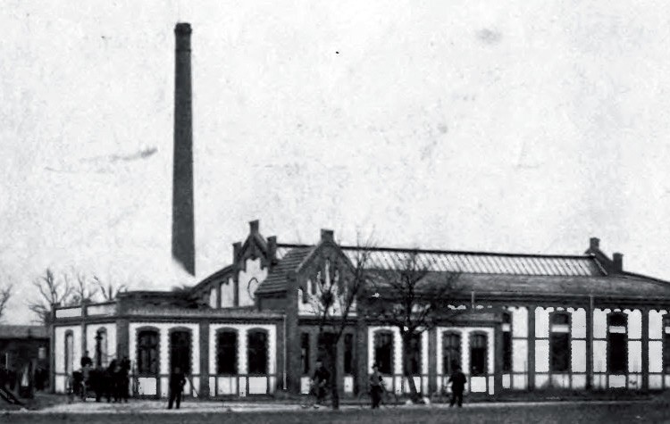 Fabryka maszyn
Bydgoskiego
Towarzystwa Żeglugi
Holowniczej
na Kapuściskach Małych,
1907,
źródło: wikipedia.org