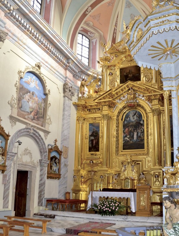 Ołtarz główny w kościele pw. Przemienienia Pańskiego w Tarnogrodzie – po pracach konserwatorskich