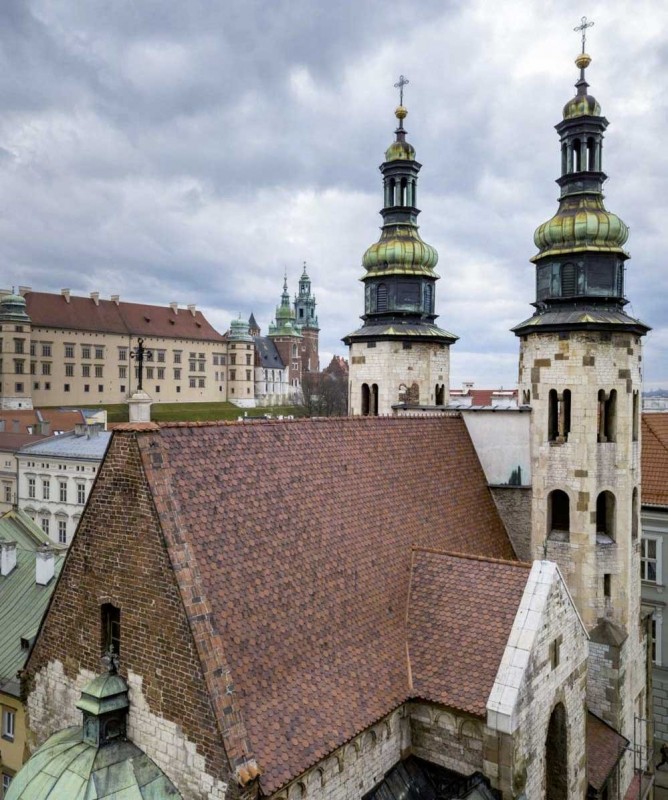 Kraków – Kościół pw. św. Andrzeja – pokrycie dachowe z dachówki ceramicznej Klasztorna E28 (miks kolorów). Nagroda Renowator 2018 za realizację