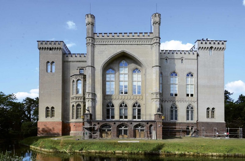 Elewacja południowa zamku przed renowacją (2016 r.)